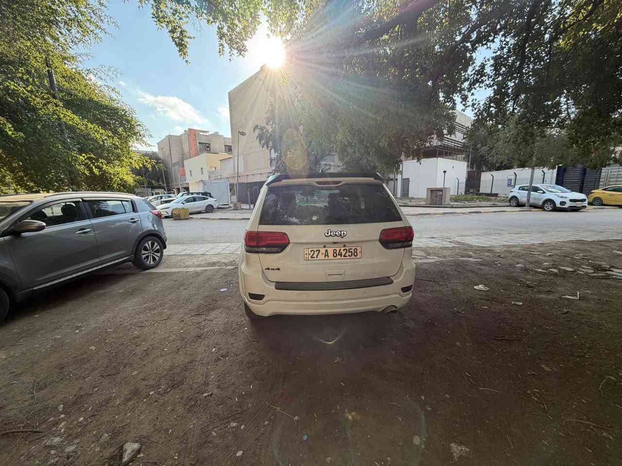 تم تنزيل السعر لان مستعجل على البيعة سعر ما انطي بل تليفون تعال شوف السيارة و كلبها و تدلل ما ارجعك فارغ 💙
 بيع فقط 
السلام عليكم جيب گراند شيروكي موديل 2016
 مكينة 6 سلندر  5راكب   4*4
السيارة كشنات جلد 
 كشن السائق كهرباء 
تبريد قطعتين ثلج
جنطة كهرباء 
 كير ماوس   
 كامرة خلفية
 حساسات  خلفية  
 ويل حجم 20  
تشغيل عن بعد
 شفتات بالستيرن  
صور الحادث بل منشور 
السيارة نصبغت اغلب قطعها ابيع صبغ عام مكفول من الجفية او الكلبة 
شواصي و لغود كفالة 
مكينة و كير كفالة 
ماشية 136 الف 
السيارة بدون اي نقص 
الاتصال علئ هذا الرقم
***********
السعر147$ وبيها مجال حق الجية 
 مكان السيارة بغداد حي اور
