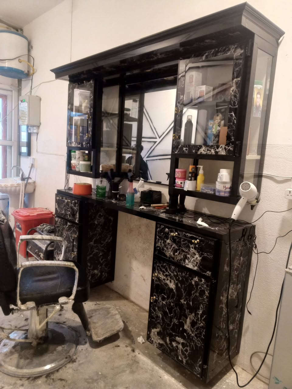 مرايه حلاقه للبيع ***********
