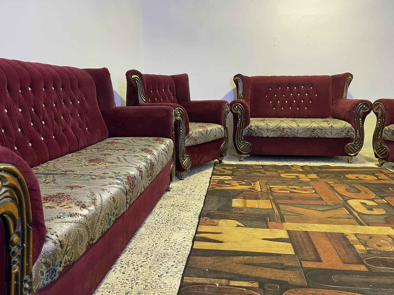 تخم 10 مقاعد تكمه نضيف بدون اي ضرر ب200 قفله 
***********
