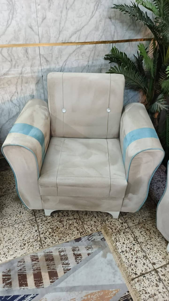 تخم 10 مقعد  نضيف جدا اي ضرر مابي خشب قوي ثكيل سعر 180 بي مجال مكان لبياع  *********** يوجد واتساب بغداد, العراق
