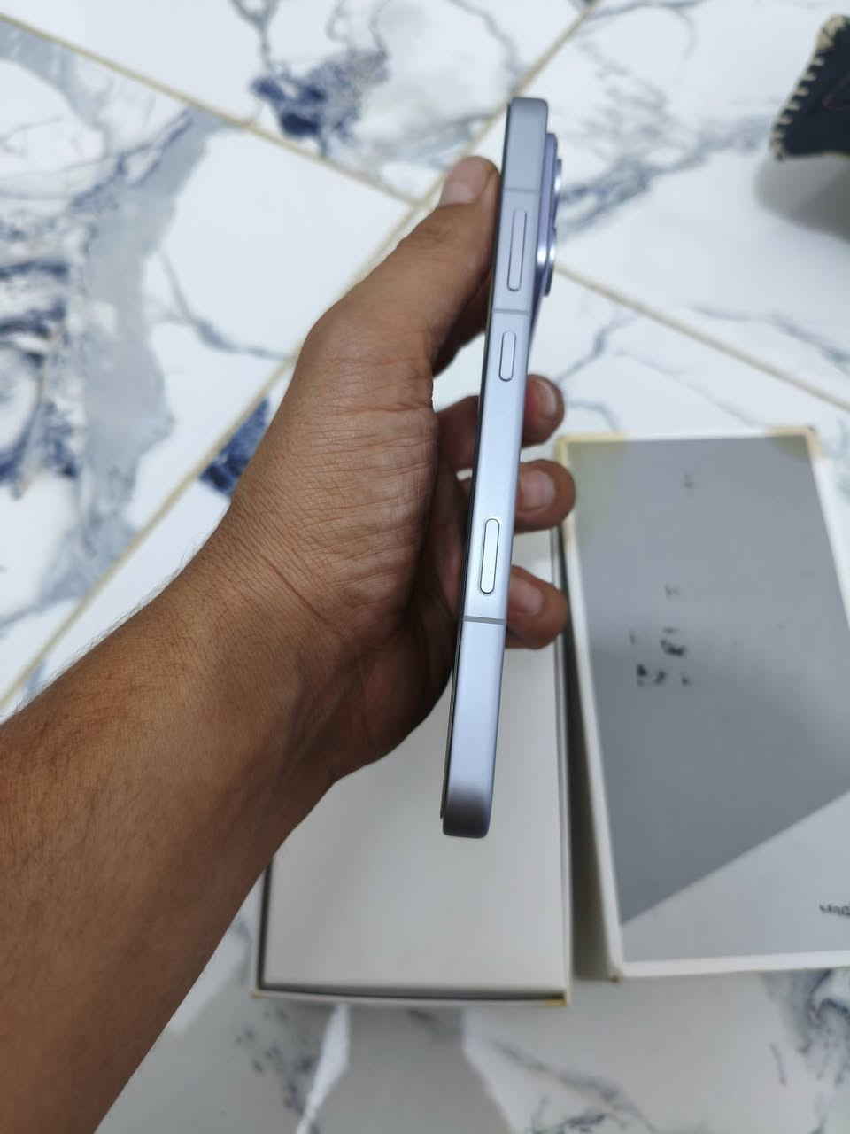 هونر ون 512/12
مراوس او بيع 

185هيرتز  ***********
بطاريه 10الالف 
معالج سناب درغوان 8اليت جين 5

بيه مروحه اقوه من مروحه الرد مجك 
مقاوم للماء وغبار بمعياريا 69k مكاني بغداد عامرية او ابوغريب جهاز مفول
