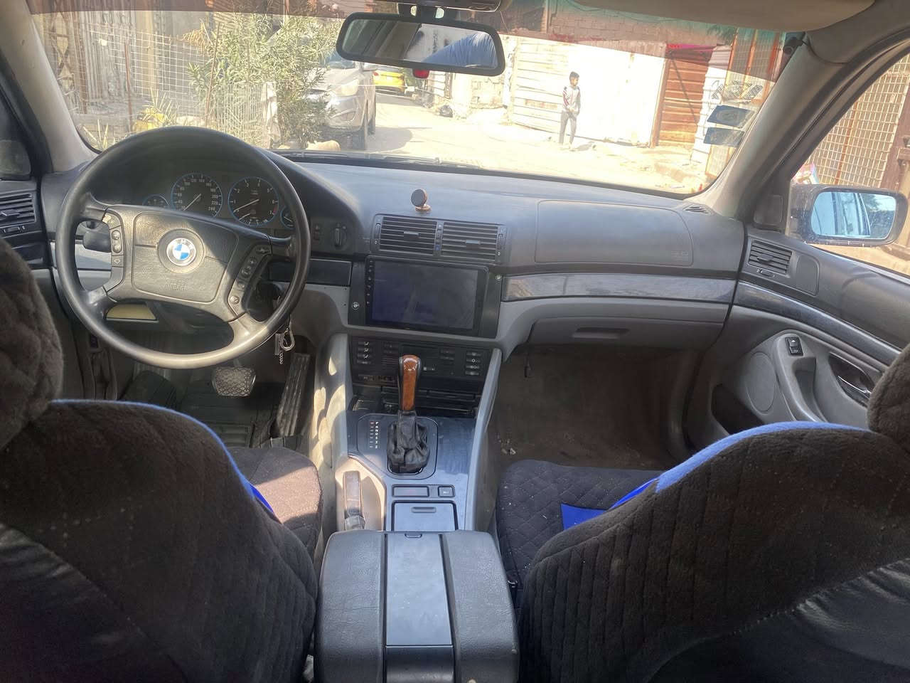 سلام عليكم بي ام صقر حجم 528 مديل 1996 سياره خير من الله نقص بيه صبغ وبكره مال جامه السايق ونقص غاز التبريد العنوان الامين الثانيه 62 سعر وبيه مجال ء***********
