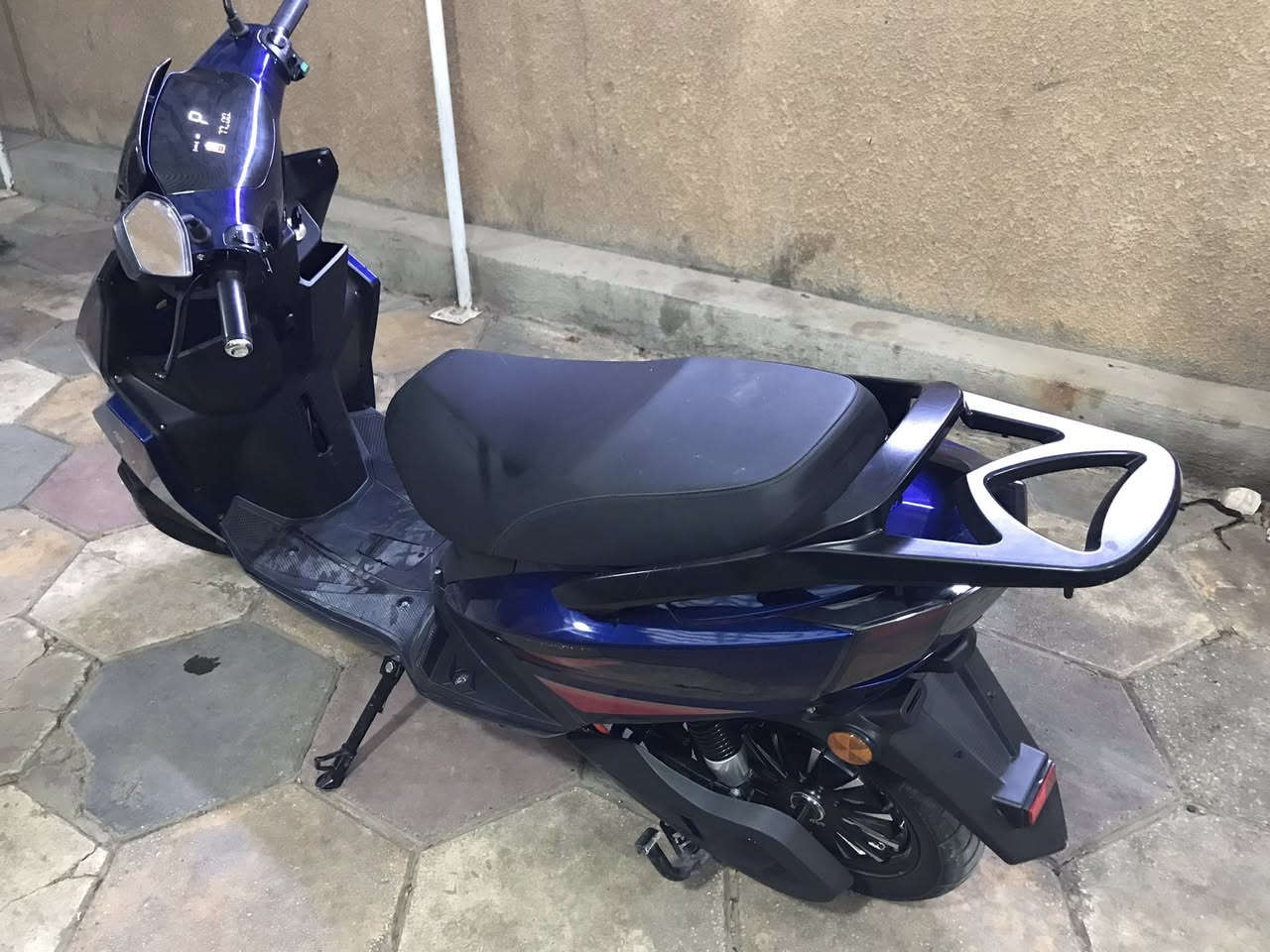 السلام عليكم دراجة MTR شحن للبيع ((الوصل مالتها موجود بي التاريخ والسعر المأخذها ))   

المواصفات …
ملف 2000حقيقي 
تشتغل بنظام الNFC (الكارت )
وبيها منفذ USB للشحن الهاتف 
بيها بصمات للقفل و الفتح وتشغيل 
بيها تشغيل عن بعد
تجي دكمة خاصة للرماش ولايت عالي ناصي 
دبل اشارة 
بيها نظامين ال PوR
رجوع للخف 
سرعة 80
التايرات من النوع الكبير 
بيها بصمات 2وكارتات 2وسويج 1
تمشي مسافة 80كيلو 
الدراجة تكون عالية عن الأرض 
بريكات دهن دسكات

الدراجة نضيفه وخير من لله  بس اللد مالتة ماعرف شبي موضح بل صور الاشاير شغالة  السعر 800 الف قفل محتاج فلوس و رايد ابيعة مكاني بغداد حي اور
*********** وتساب او اتصال فقط
