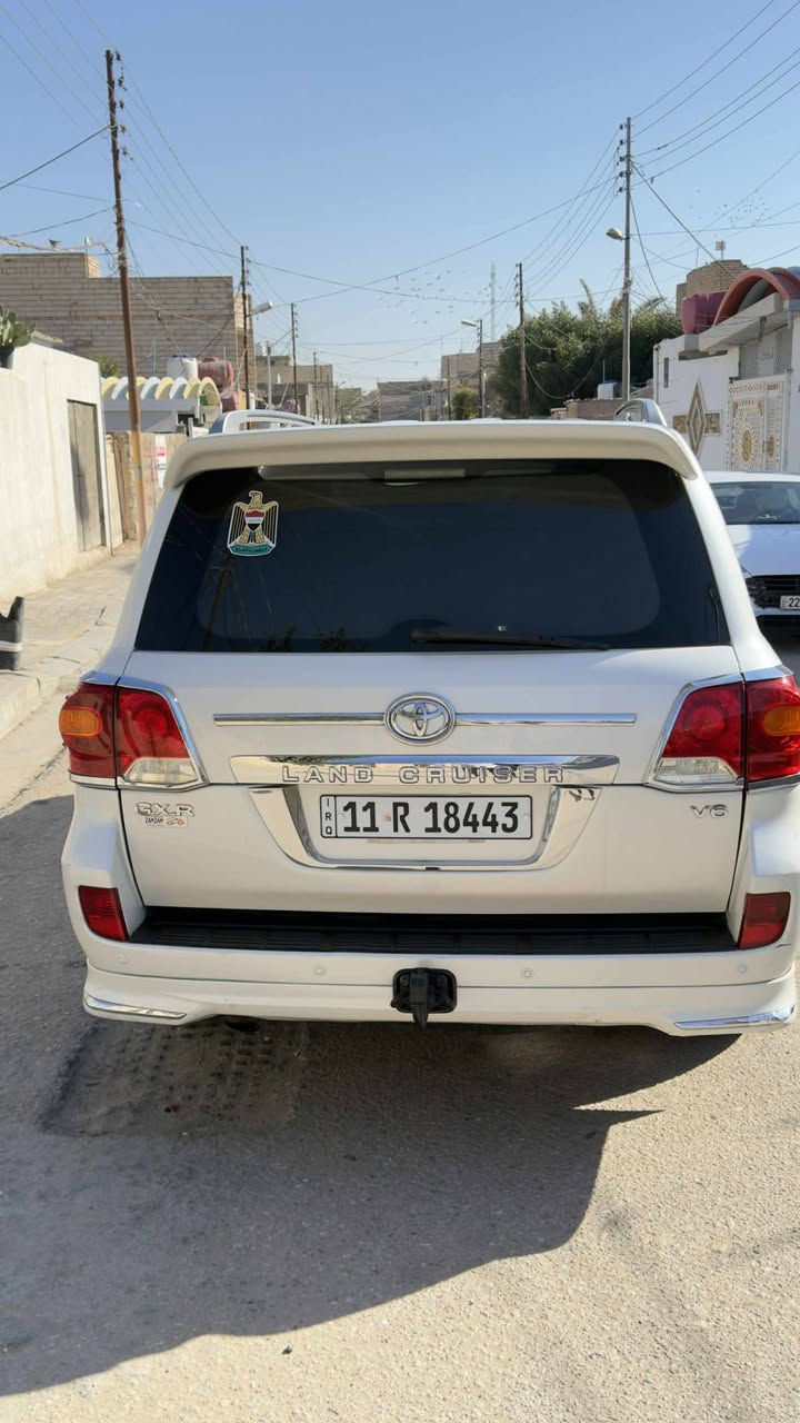 سلام عليكم لاندكروز GXRموديل 14.         السعر 4شدات وبيه مجال
السعر 400ورقه وبيه مجال 
رقم بغداد باسمي السياره شوفت عينك وسوناره
 موجود جوا 
السياره نضيفه بمعنى الكلمة 
6سلنددر السياره فول موصفات شاشه .حساسات خلفي. امامي تحكمات ستيرن. مري شفط .كامره 
لايت ابيض ثلجي السياره مذب ربع عليه كامله  .مكاني كربلاء حي العامل رقم الهاتف
 ***********
