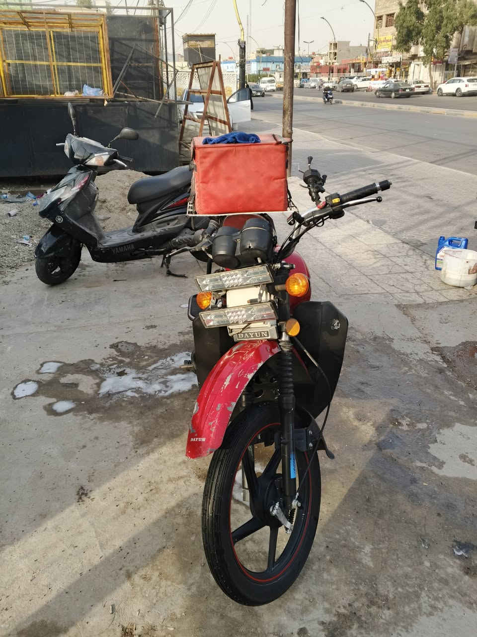 سلام عليكم دايوان 2021مكفوله من ضربه ومكفوله المكينه عيبه بس جاملغ دراجه خير من الله أوراقه ضايعه معروضه  900الف وبيهه مجال مكان الدراجه حي القاهره ***********
