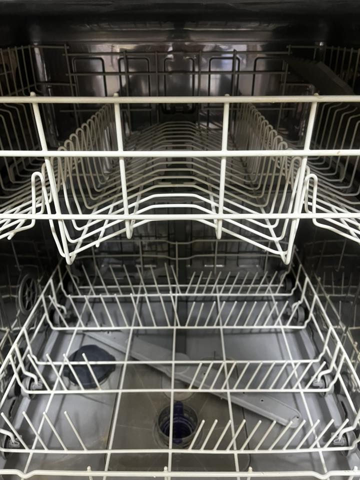 غسالة مواعين ماركة بيكو كلش نظيف وشغال والسعر كلش مناسب للاستفسار  ***********
