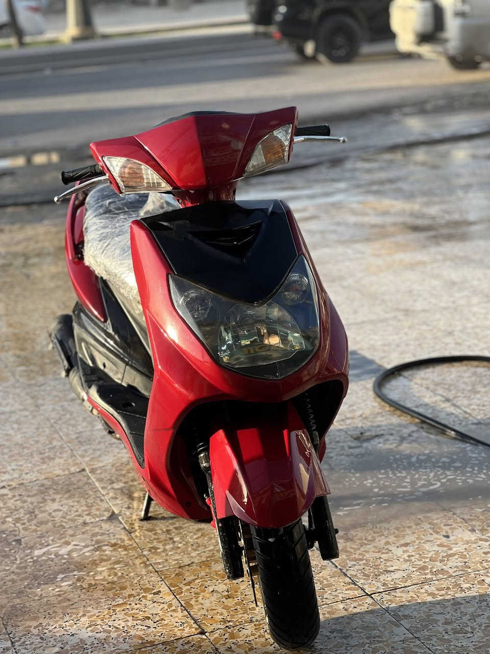 سلام عليكم 
سكنس فحل للبيع
سكنس نضيفه برفي ما ملعوب بل مكينه
تروح تفحص وين ما تريد اذا مفتوحه تاخذها بلاش
دراجه كلش ناعمه خرسه 
دراجه نوزل خطين
ماكنها حله
***********
