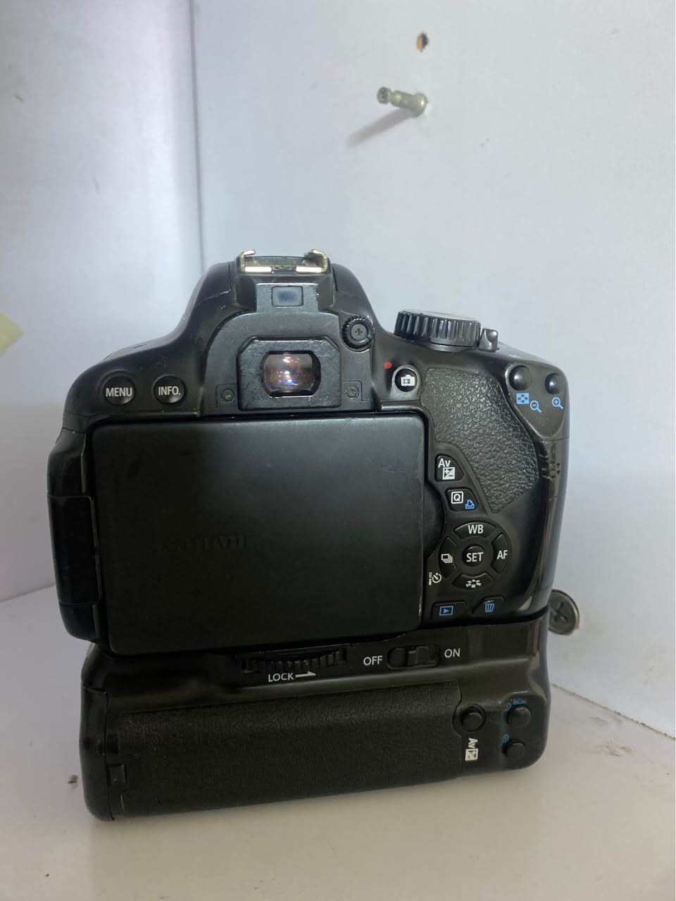 كاميرا 650d للبيع وياها زوم الكاميرا يجي وياها رام وبطارية وشاحنتها بيها مشكلة وحدة الفلاش يعلگ سعرها ٢٠٠ الف قفل وماكو هيج سعر مكاني سليمانية توصيل موجود لكل العراق بنجوين, السليمانية


**إذا كنت صاحب هذا الإعلان وتريد حذفه لأي سبب، رجاءا أرسل رسالة إلى الدعم الفني**