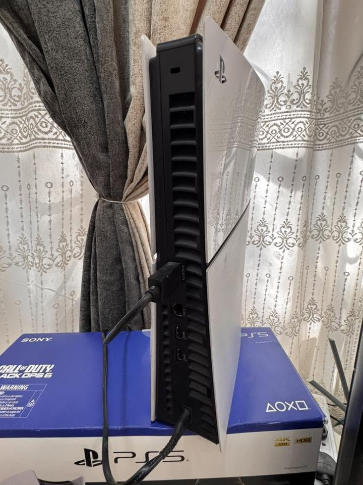 جهاز بليستيشن 5 سلم 1 تيرا PlayStation 5 Slim 1TB مع جوستكين اصليات!
السلام عليكم

الجهاز جديد مستعمل كلش قليل فقط فيفا لاعب بيه 

جوستك اصلي ابيض: نظافة 100‎%‎

جوستك اصلي ابيض: نظافة 100‎%‎جديد

كيبلات الجهاز: كيبل التشغيل + كيبل ال HDMI.

كارتونة الجهاز: نظافة حوالي 95‎%‎

كامل الملحقات✅+ ملحقات اضافية جوستك ابيض اصلي + CD لعبة FC24 +FC26هي و الكڤر+UBS1500 الاصلي 

السعر: 800 الف.

مكاني: نجف

تواصل: ***********

الجهاز غير مفتوح
