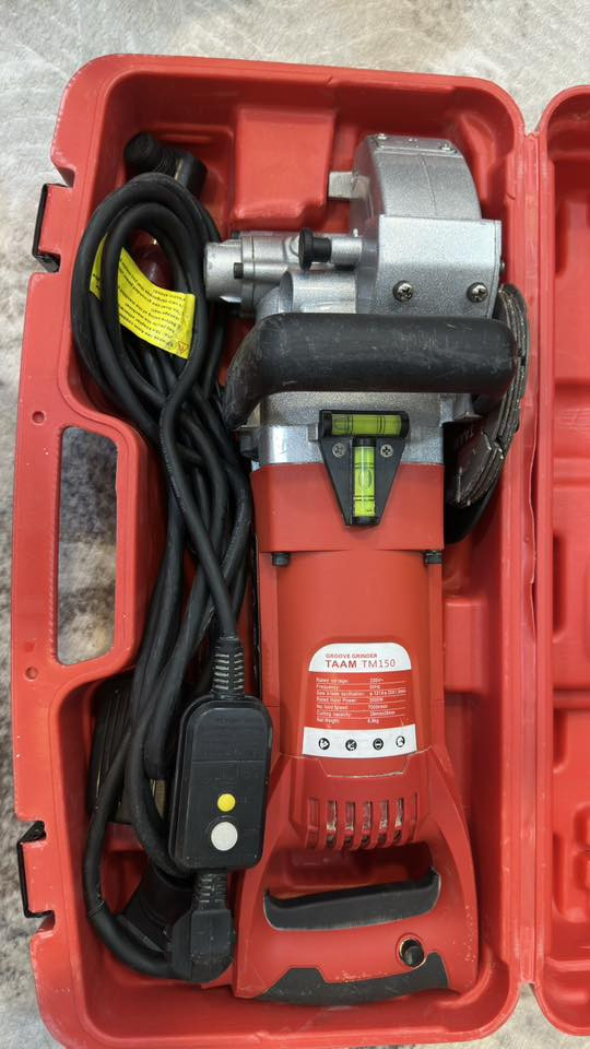 كوسرة طابوق شركة تام المعروفه بالجودة والاستخدام 
الكوسرة مستخدم نظيف جدا جدا استخدام شخصي لبيتي اشتريته
5 حجر الي اجن وياهن نضيفات
الكوسرة 3000 واط 
وياهه كل الملحقات واتر بم فطاس والصونده والاقراص والادوات والصندوق وفحمات احتياطيه ، كلش جديده وموجود فديو مشغله وبيها ضمان استخدام 
واشتريته ب180 قبل كم شهر وياه وصل الشراء واني خادم للجميع
اريده بسعر 110 الف والتوصيل مجاني وضمان استخدام
لتواصل واتساب : 
***********
