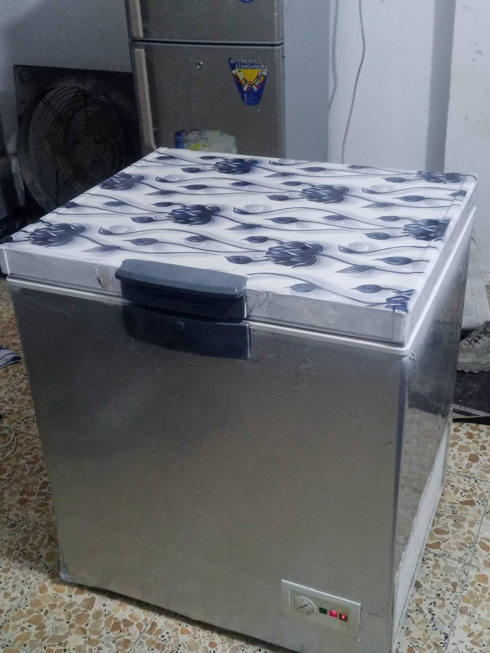 مجمده متر بمتر خير من لله شغاله وتجميدها ثلج سبب البيع ماعندي مكان ضمان يومين سعر بلاش مال مستعجل تواصل ***********
