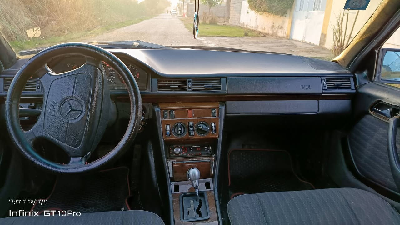 مرسيدس دب 300 موديل 1991 
مكفوله من حادث بدون تعمير 
قواعد دبل بلاديه 
غرفه جديده 
حداديه وتخم تاير جدد 
محرك وكير جدد لك vvti 
رقم انبار انكليزي بسمي 
مكانه الخالديه 
السعر 47 $ وبيه مجال 
***********
