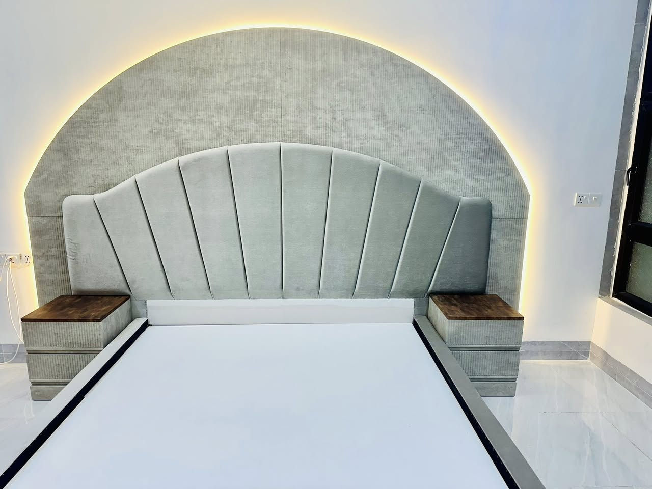 تسليم طلبية الأخ ( أبو جَبَل )

غرفة نوم نيو كلاسيك

تم بحمد الله تسليم غرفة نوم نيو كلاسيك
تتميّز بتناسق الألوان، هدوء التصميم،
وتفاصيل أنيقة صُمّمت بعناية لتمنح المكان إحساسًا بالفخامة والراحة.

تنفيذ دقيق، خامات مختارة بذوق،
ولمسة إضاءة ناعمة تبرز جمال كل تفصيلة.

معرض ومعمل نجارة المهندس
نرتقي بالتصميم… ونُتقن التنفيذ.


**إذا كنت صاحب هذا الإعلان وتريد حذفه لأي سبب، رجاءا أرسل رسالة إلى الدعم الفني**