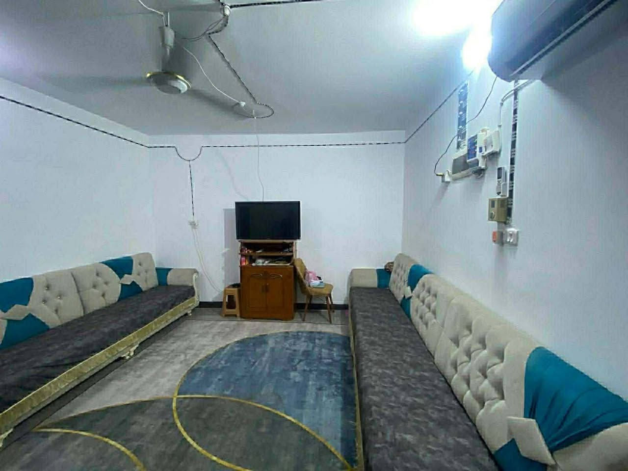 السلام عليكم
دار للبيع العنوان شارع 80 المهندسين مقابيل مدينة ألعاب أرض بابل 

المساحة 200 متر طابو صرف 

يبعد عن شارع 80 حوالي 70 متر 

يحتوي على 2 غرف نوم ومطبخ وكلدور وصالة وصحيات خارجية وداخليه 

للاستفسار اكثر الاتصال ع الرقم التالي

***********
مكلف بالنشر
