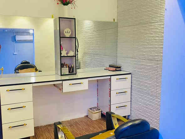 ميز حلاقة من أعمالي 
ان شاء الله ينال إعجابكم 
للستفسار اتصل ***********
العنوان كوت دور العمال
