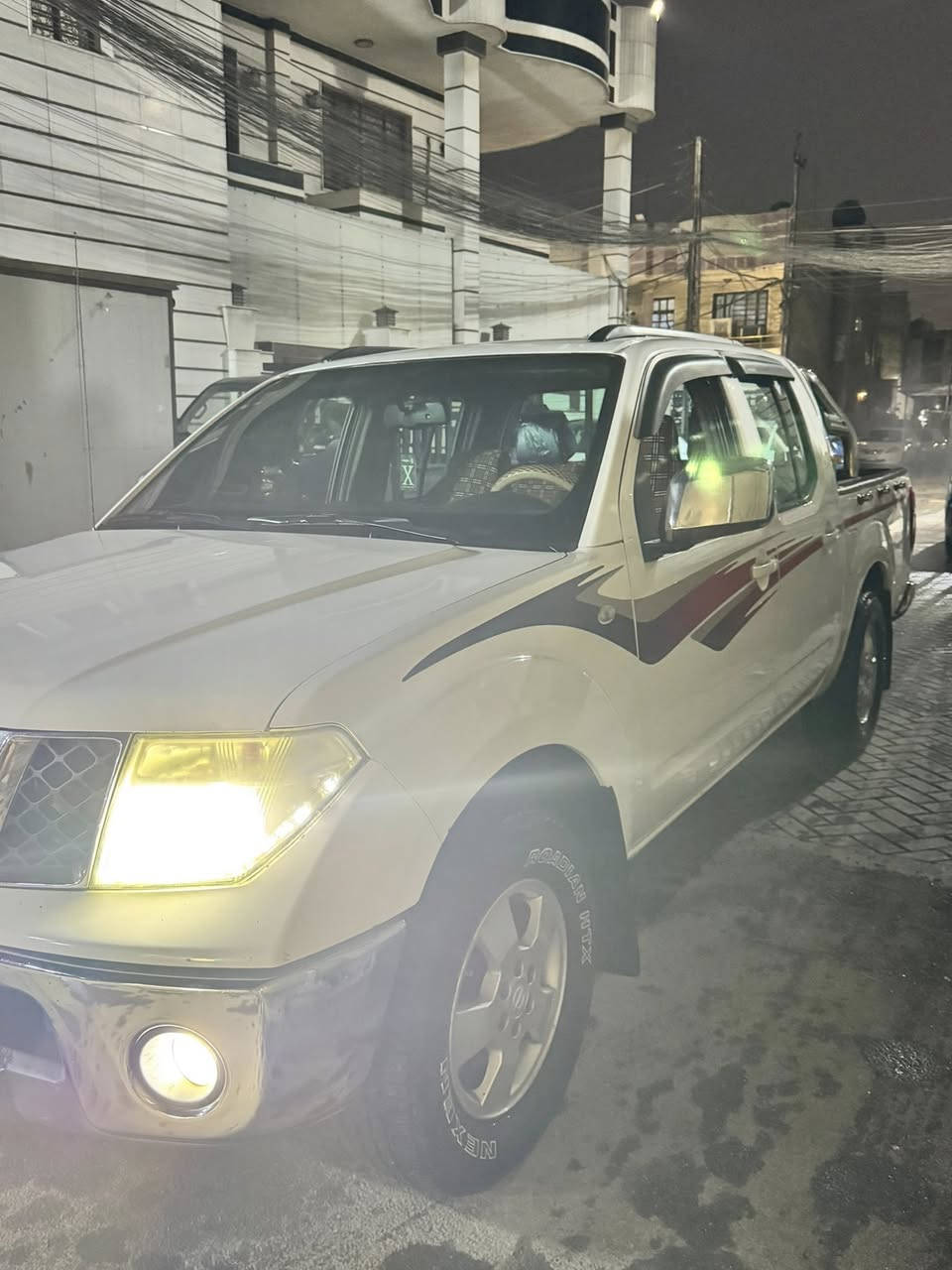 أسلام عليكم سيارة نيسان نيفارة 2012  السيارة جديدة مماشية هواي  مكان السيارة  بغداد  الاستفسار الرقم ***********
