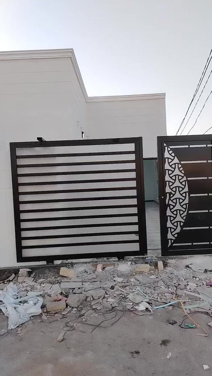 بيت للبيع المساحه ١٠٠ متر ركن  على ساحه يبعد عن سايدين ٧٠مترقرب عرصات حيدر حجي هندي السعر ٣٥
البيت جديد فووول ***********
 ***********
 ***********
