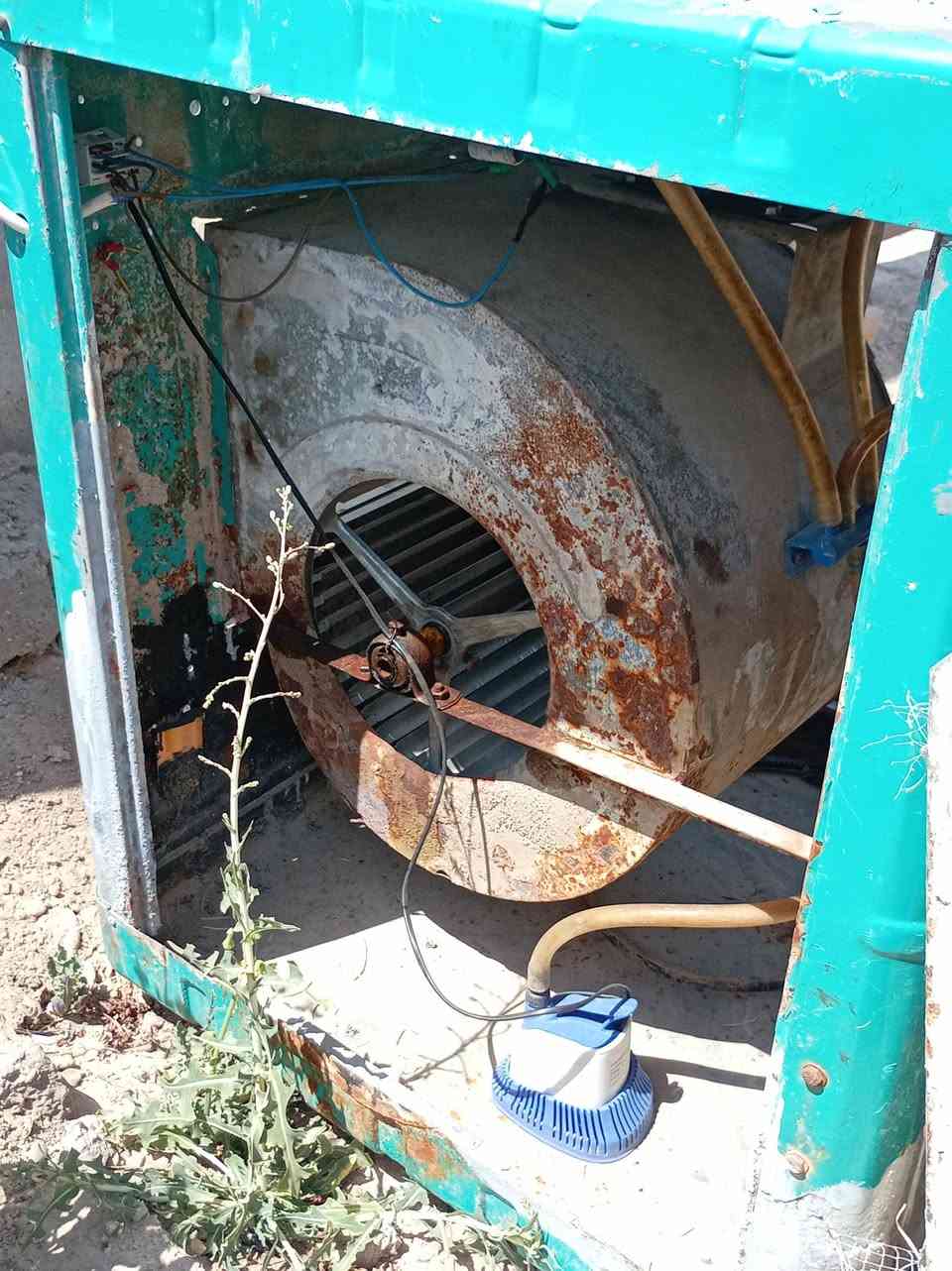 السلام عليكم مبرده مستعمله للبيع جاهزه الشغل السعر ب 40 بها مجال للشراي***********
