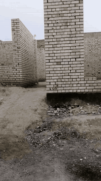 السلام عليكم هيكل لبيع طابو مساحته ١٨٠ شغله درجه أوله غرفتي نوم وصاله مطبخ واستقبال مجاري كامله مكان القاسم حي الوحده لاتصال ***********
