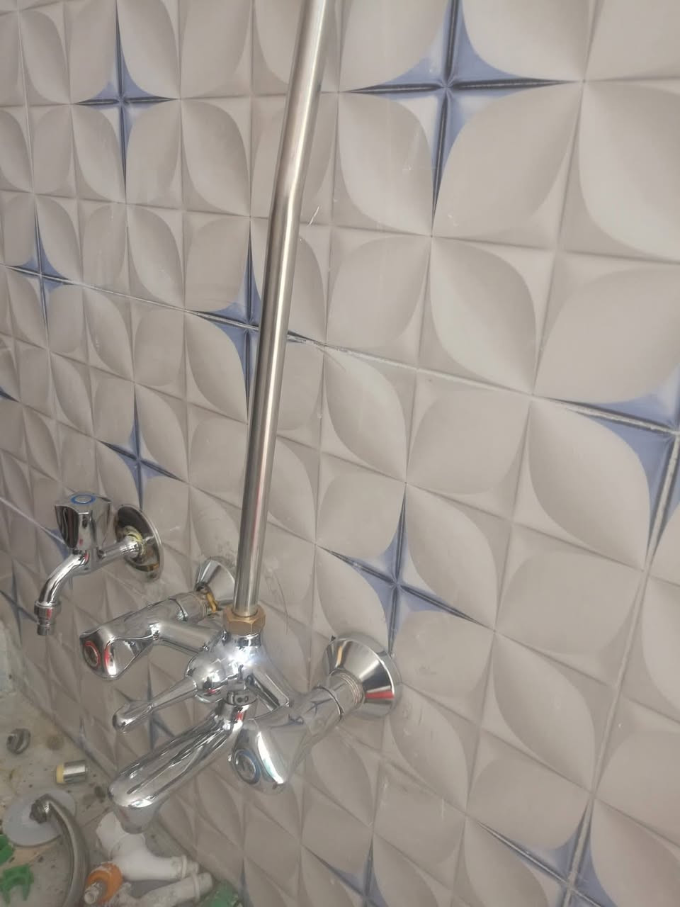 دار طابو زراعي سند 25  قرار محكمه مساحه الدار 115
العنوان: الكوفه فلكت الدلال شارع البونعمان قرب مدرسه الانعام يبعد عن الشارع 30 متر 

الدار يحتوي : غرفتين استقبال صاله طارمه مطبخ ومكشوفه

الدار:صب كونكريت الاساس والسقف 

الدار: جديد وليس مسكون 

للمراجعه والاستفسار علئ الرقم ***********
