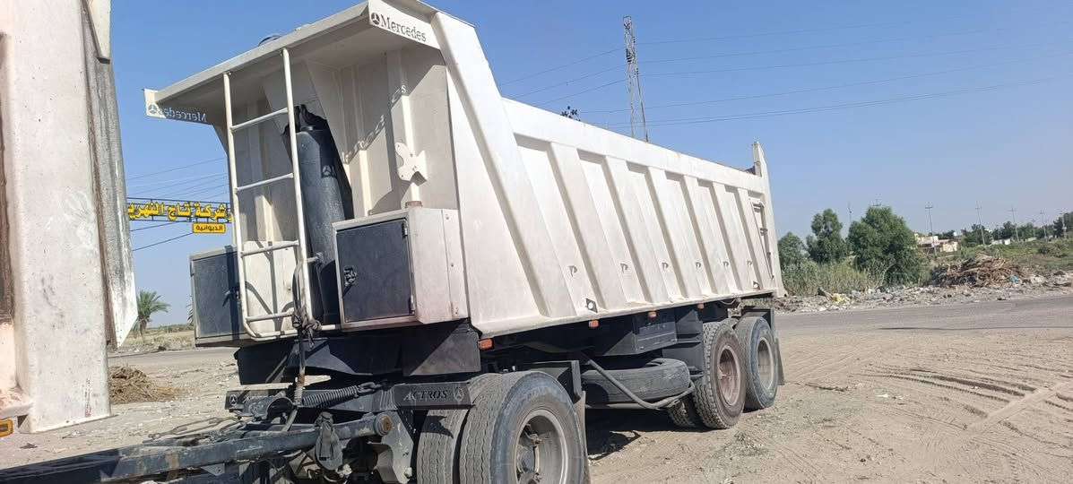 السلام عليكم للبيع مقطوره طول 725 دناكير 16 تايرات 24 ويل وبرماخ ابو الربع بيع او مراوس بمقطوره علم او حوضيه اقل سعر المكان ديوانيه ***********
