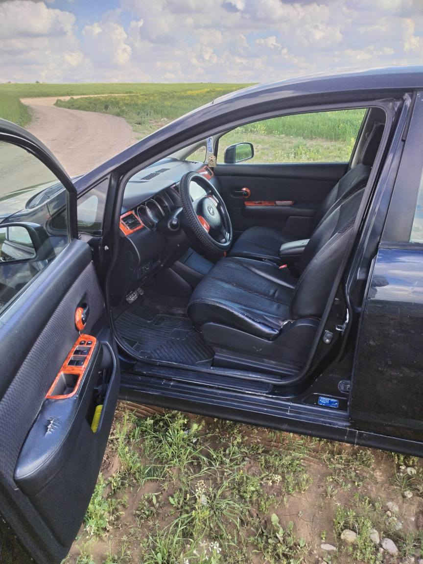 نیسان تیده مۆدیل 2009 خەلیجی . سەیارەکە چوار پارچەی هەیە بێ ناو گرتن. یەک دینار مەسروفی تێدا نیە.   سەنەوی چوار مانگی ماوە بەسەر بچی. شوێن هەولێر دارەتوو. ڕەقەمی خاوەنی بۆ زیانیاری زیاتر.*********** أربيل, العراق
