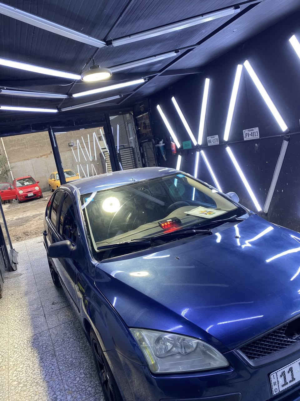 السلام عليكم فورد فوكس
للبيع موديل 2006 خليجي 
محرك الفين 
بدون ايرباك 
السعر 45 وبيه مجال 
العنوان بغداد الدوره 
***********
