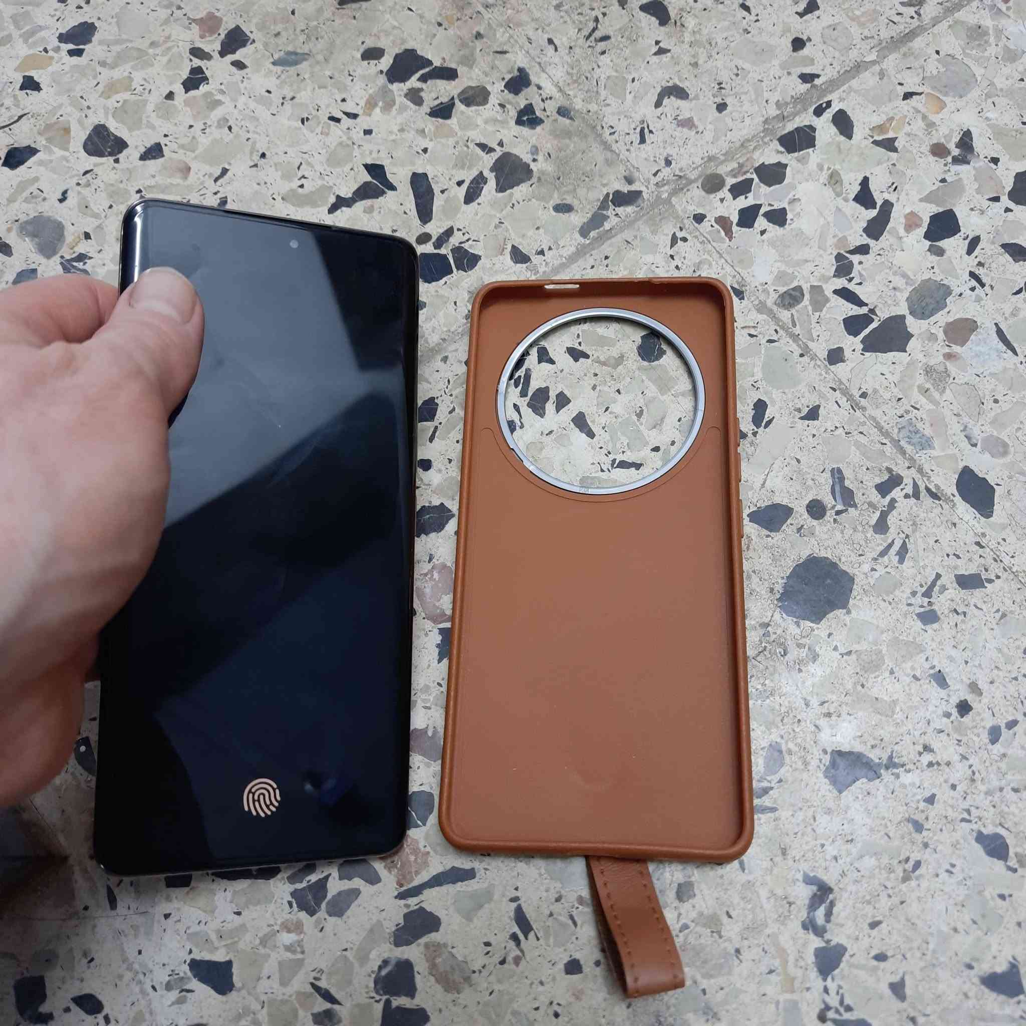 سلا عليكم شباب عيوني. جبتلكم مبايل للبيع نوعيه هونور X9C ذاكره 256 رام 12 بطاريه 6600 فول مواصفات يشغل 60 فريم بوبجي بيس. قويه كلش دبل سيمكارت. دبل سماعات بصمه شغال مابي اي عيب محتاج فلوس. سعر 340 كسرر الي يحب يراسل واني اطبله خاص. تحياتي للجميع


**إذا كنت صاحب هذا الإعلان وتريد حذفه لأي سبب، رجاءا أرسل رسالة إلى الدعم الفني**