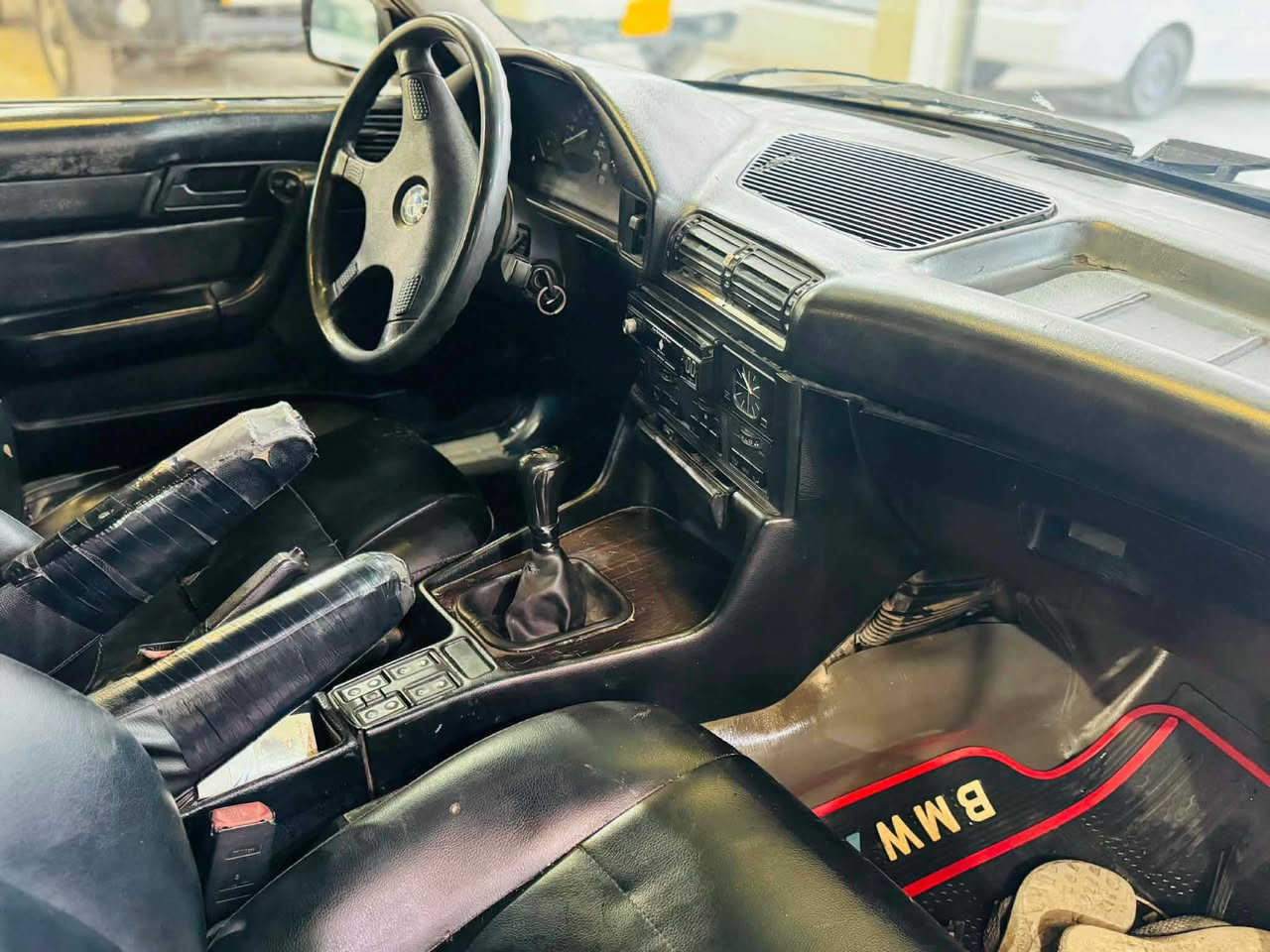 ریکلام///
بی ئێم  مۆدێل 1989 بۆ فرۆشتن.
مه كينه ٥٢٠ گێر عادى ديجيتال 
 مه كينه كه پسه سلايت  abs
 ٧ باليف جام كاره باىی
سه نه وى هه تا 2030 نوێيه
٤ تايه ويلى نوێيه
گێرو مه كينه و ته بريدو هه موو گیانی بەشەرته
خاوينه ٢ پارچەى بو ياغه بێ دەعم و ليدان  مالى  دوسته
به ناوى خومانه  هيج كيشه يه كى 
نيه 
نرخى ٥٧ گەڵاو معامەلە.
ژ.ت ***********ـــ*********** كويسينجاك, أربيل
