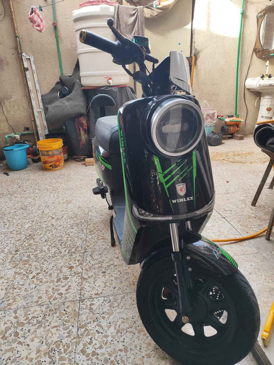 دراجة شحن R11 نضيفة اخو جديد كلشي شغال  كامل ملحقاتها شاحن تحطها بس تقبط تفصل وحدها ومراية 2 جدد بلكارتون والكفات هم مع سويج 2 وكارت تشغيل 2 وبصمة 1 بطارية بسعه  2000 كلش مفيدة وتتحمل وزن 200كيلو سعر 680 الف ***********

