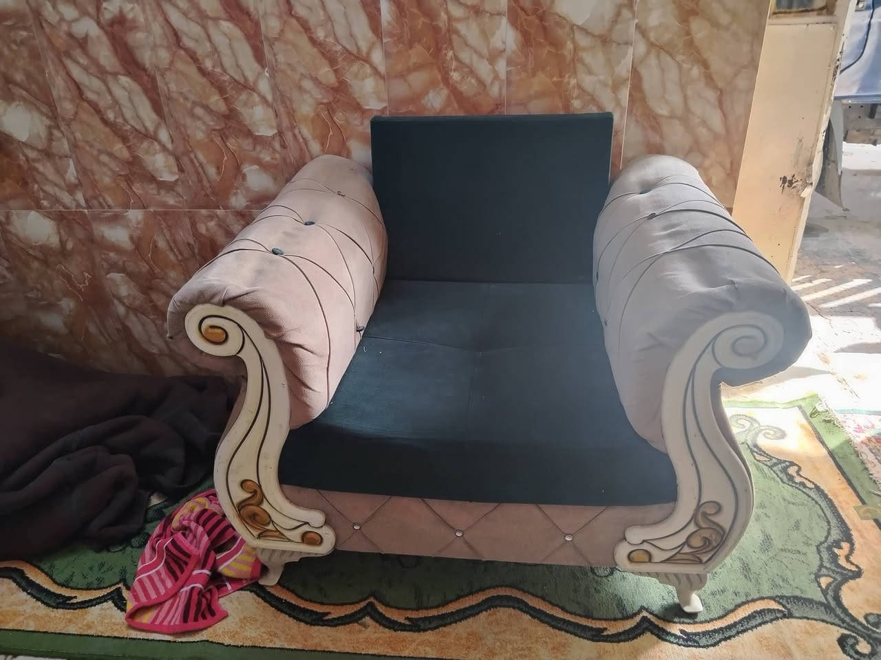 تخم عشر مقاعد التخم خاسف بي قنفتين   خسفات   الكراسي ما خسفات جدد السعر125  المكان مدينه الصدر ***********
