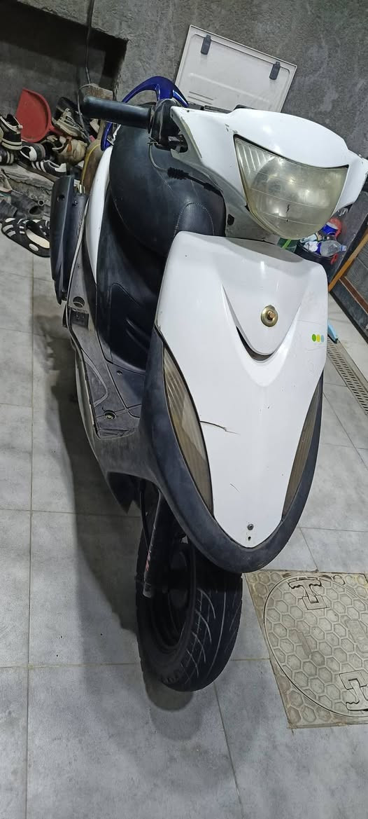 السلام عليكم شباب 
دراجه ماكس عدله للبيع 
تجفيت جديد كابريتر نص عمر فقط 
تشغيل هندر وسلف نوبات يشغلها لباتري هم مو كلش نضيف لباتري ويرالدلها ترايب مثل ما واضح بالصوره الدراجه 
مكاني ب الحسينية الراشدية 
السعر 325 
الشراي يتصل واني خادم إلى ***********
