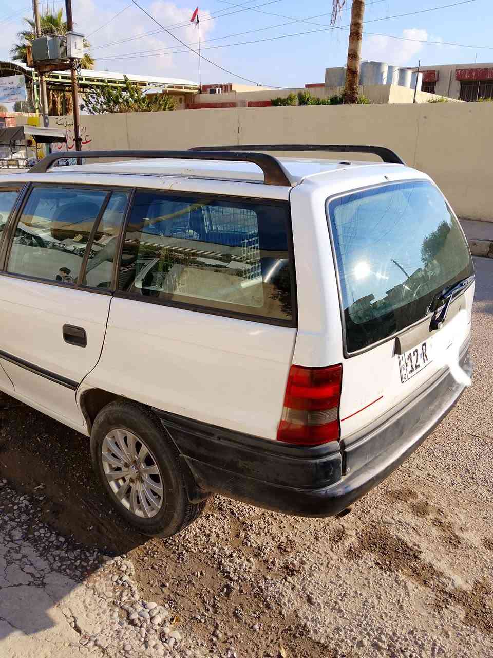 اوبل استرا 1992
محرك 16 
بي كابون بانزين
بي مكانات صبغ قليله 
قفل مركزي
تايرات جديدة
باتري جديد
محرك يصرف شوي
السعر 52ورقة 
للشراء والاستفسار ***********
