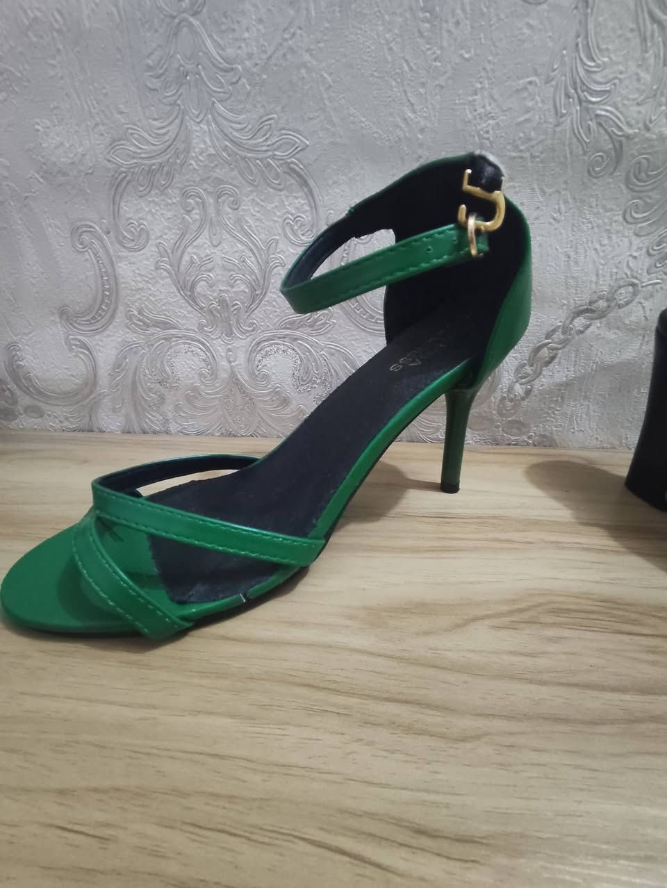 احذيه شي ان القطعه على خمسه


**إذا كنت صاحب هذا الإعلان وتريد حذفه لأي سبب، رجاءا أرسل رسالة إلى الدعم الفني**