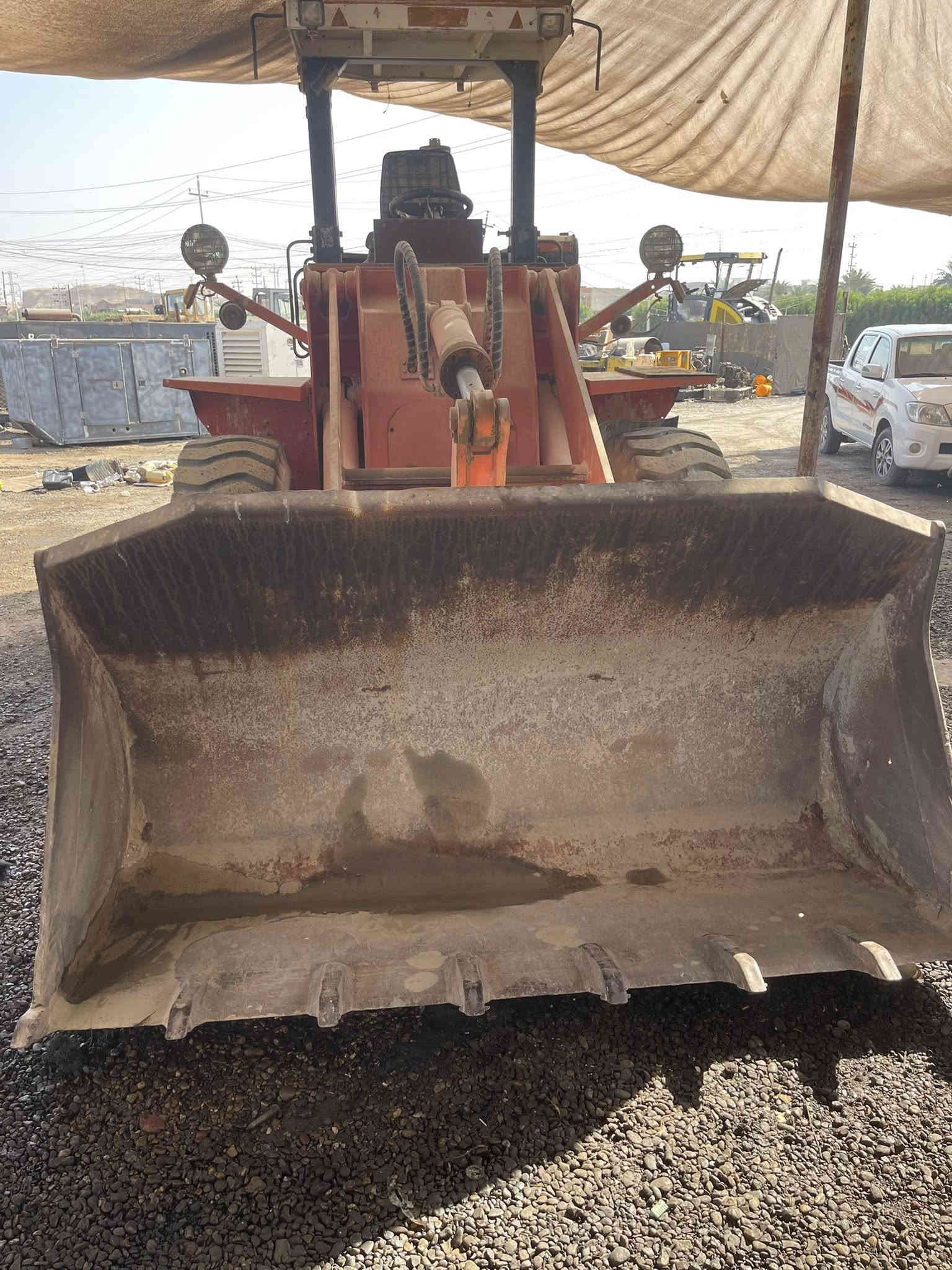 شفل موديل 2001 محرك بيركنز مضخات بلاد كير بلاد بدون رقم تخم تاير جديد الشفل كلشي بي بلاد جاهز مكانه رمادي 
السعر 80 ورقه 
***********
