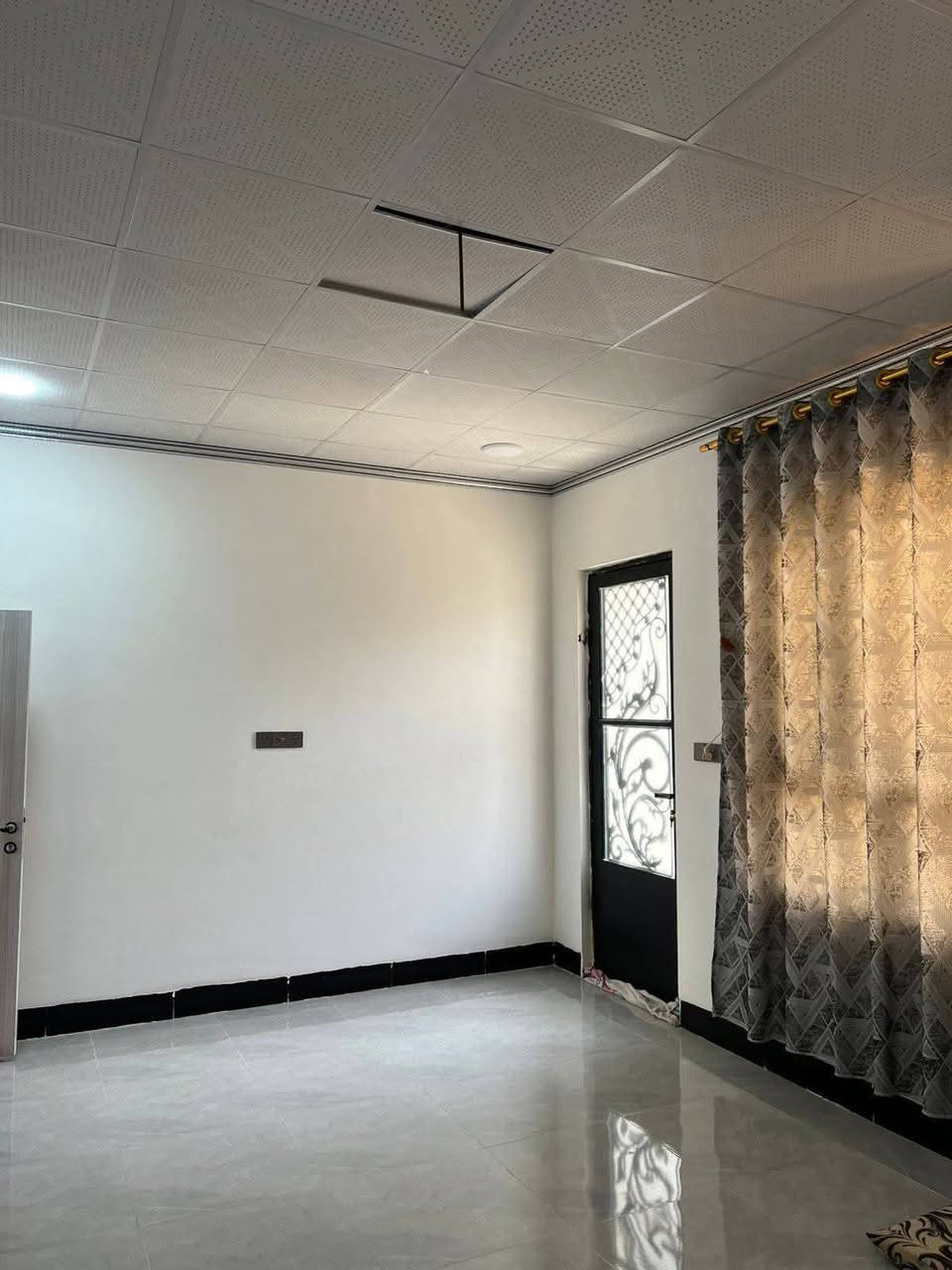 (( دار للبيع حي الملايين ))                                                    🔰#إعلان_عروضات🔰 ⚜#_شركة_امارة_الخليج_لتجارة_العقار_ومقاولات⚜    ⬅️دار  للبيع  / / بناء 2025 فول  /⏺️مساحة //108/ واجه 6.م/صنف العقار : سند بستان طابو زهور ملك صرف نموذج (25)⬅️ خدمات كامل / ماء + كهرباء + تبليط / عرض شاعر 14.م ⬅️الطابق الأول : غرفتين نوم +صاله +استقبال +مطبخ +صحيات داخل + صحيات خارج + منور ⬅️الطابق الثاني : ثلاث غرف نوم +صاله + صحيات + بلكون عدد 3 + بيتونه ⬅️علق ب تم ليصلك السعر ع الخاص او اي استفسار آخرمستعدون لأنجاز المعاملات في التسجيل العقاري ( تحويل / اقرار تمليك ) بأكفأ المحاميين ]⚖️⚖️للاستفسار مراجعه المكتب :: او الاتصال برقم المكتب ⬅️عبدالرزاق الجواري📞/*********** /***********⬅️🌍موقع المكتب : حي الصديق سايدين مرطبات البحرين قرب إفران زينب                      نستقبل عروضاتكم طلباتكم العقاريه                                 من دور / وأرضي                              زراعي / تجاري /سكني
