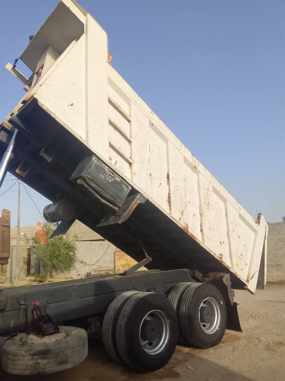 سلام عليكم سيارة للبيع مكينة ستة لا تبخير والا تنقيص كفالة عامة عنوان بصرة زبير سعر ***********//***********
