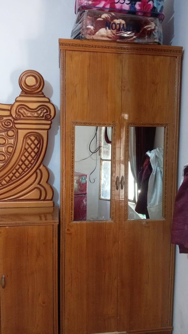 سلام عليكم غرفة نوم للبيع كامله جديده مثل ما موضح بل صوره وانضف بعد السعر 850 وبيها مجال لشراي الغرفة كامله مانقصها كلشي مكان الفلوجه الرقم ***********
