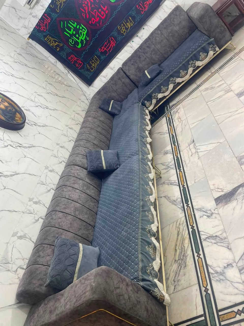 ديوان درجة اولة للبيع  السعر ٣٥٠
***********
