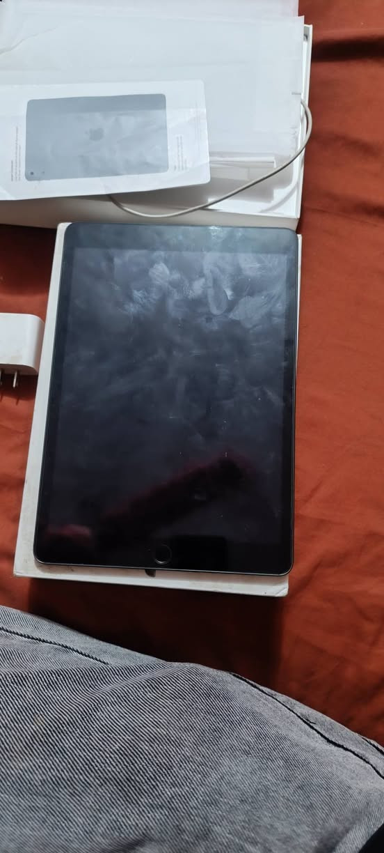 ايباد 9 مقفول نظافه 100% للبيع السعر خاص ***********5
