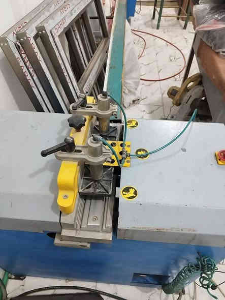 ماسكه بي في سي للبيع
ماركه سيشار تركي سنكل فيز جوكر كل مواد pvc تفصل  مع داكور بلادي ٣ متر  سعر مليون ١٥٠ الف نضيفه حيل على الفحص
مكاني الانبار اكو توصيل ***********
