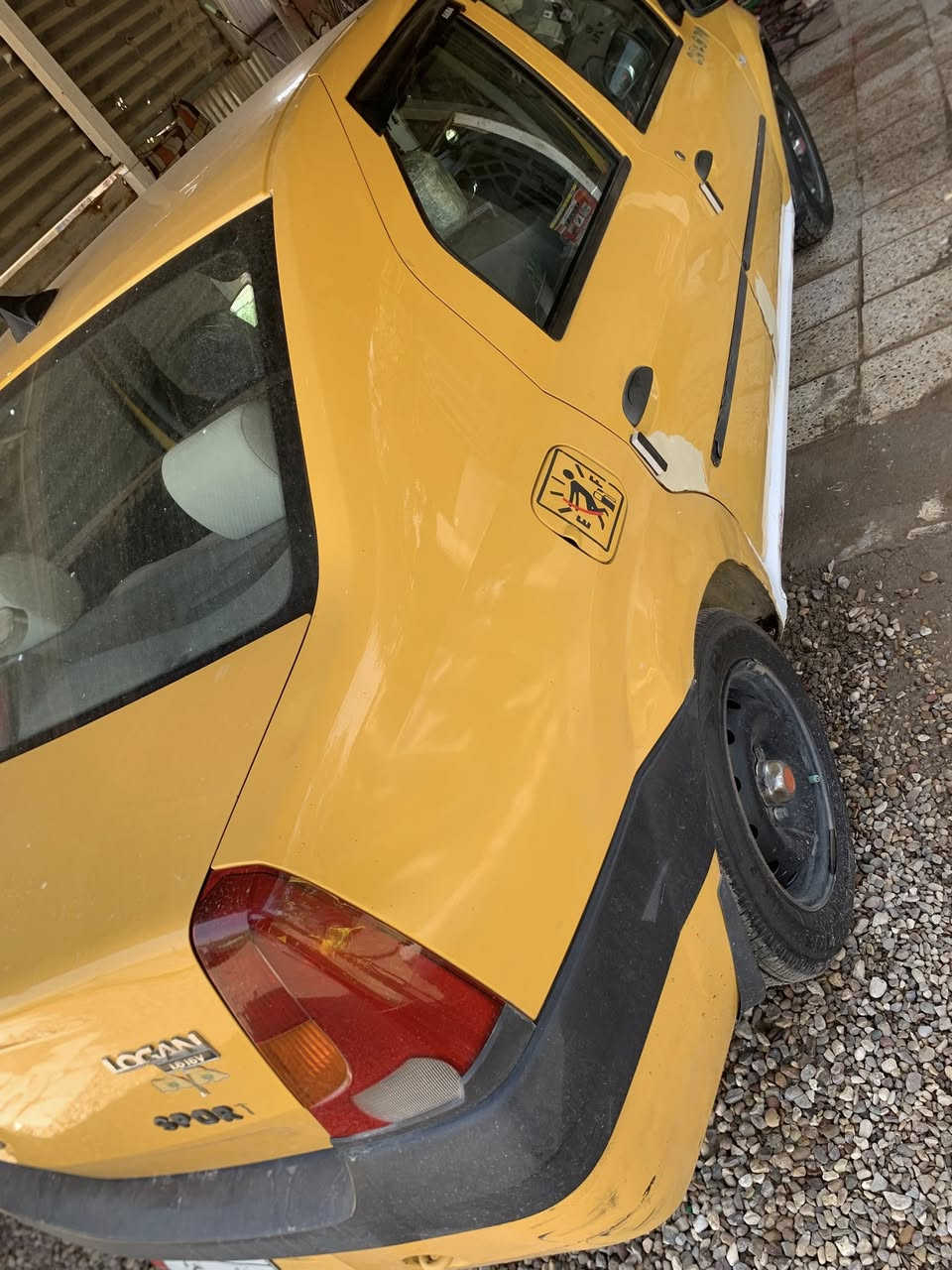 سلام عليكم للبيع للبيع رينو لوگان فحل سيارة جاهزه من كلشي گير مكينه شرط صدر امامي خلفي جديد سيارة حداديه بالكامل كهربائيات ابلاديه سيارة خير من الله تخم  تاير جديد قبل يومين شاده  تدفئه شغال تبريد نقص غاز السيارة ما مشتغله تكسي يعني بس بالبيت مكفوله من الضربه والضرر خير من الله السيارة كلشي ما ناقصها بس غاز للتبريد المكان بغداد خلف مدينة بسماية السعر 40 وبيها مجال للشراي 
للاستفسار ‭٠٧٧٦ ٣٧٨ ٠٢٥٣‬
