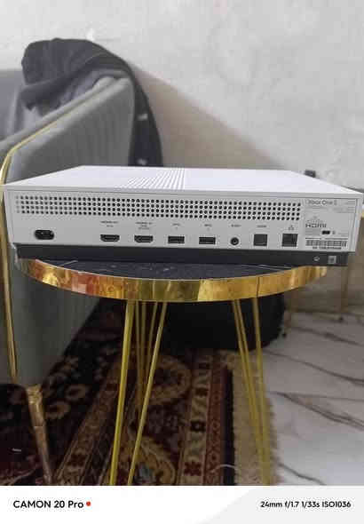 سلام عليكم اكس بوكس وان اس للبيع ذاكره 500 جوستك عدد 1 جهاز نضيف لك ستيكر لا مفتوح ولا مصلح مع قرص فورزا هورايزن هديه السعر 130 ألف وبي مجال قليل للشراي للتواصل على الصفحه أو الاتصال على ***********
