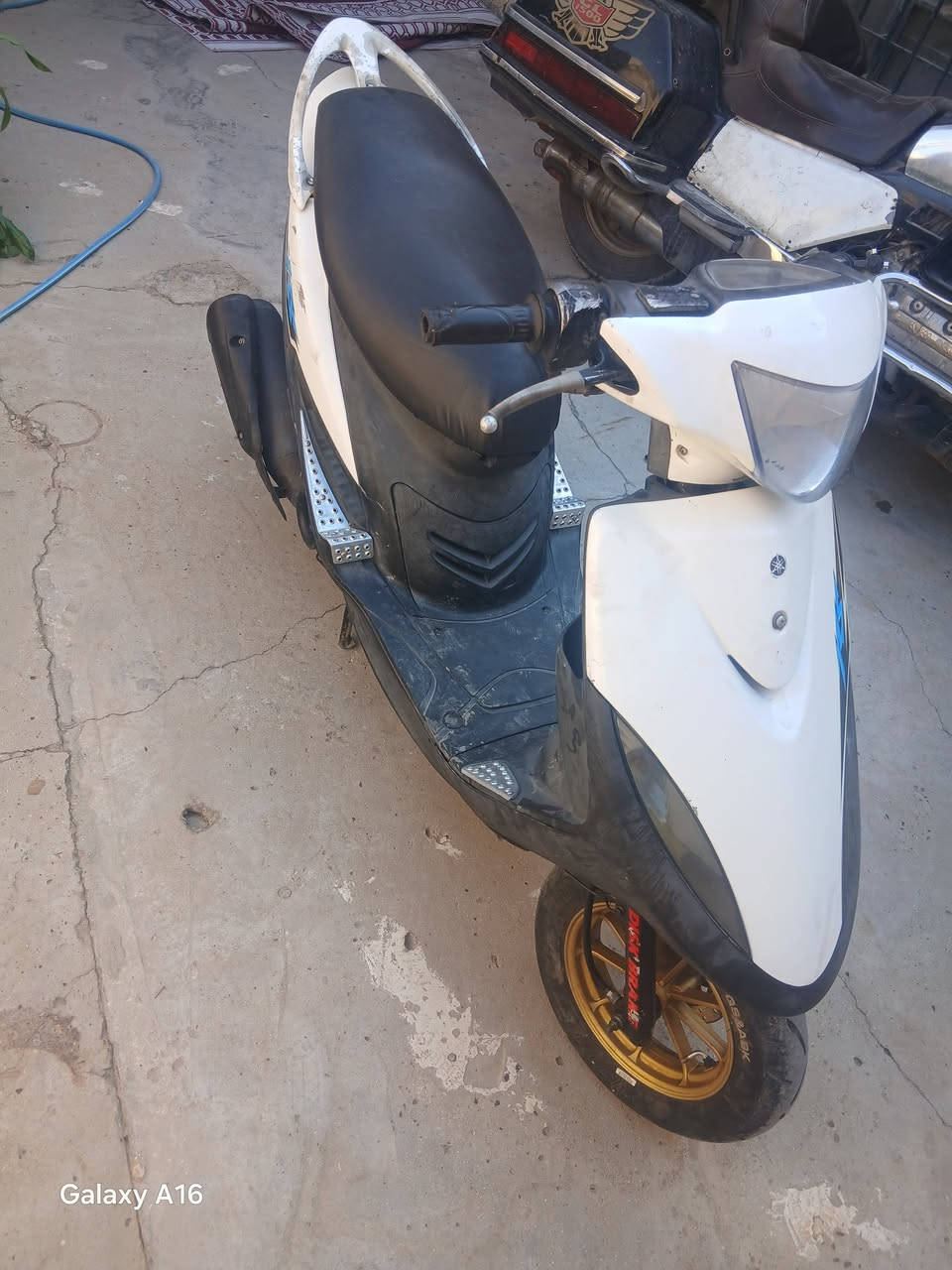 للبيع ماكس عدله
دراجه مال رمبه برغي ممفتوح بلاديه
بيه صالنصه ويل كب مابيهة نقص 
سعر ٨٠٠ وبيهة مجال 
*********** مكاني دورة ابو دشير
