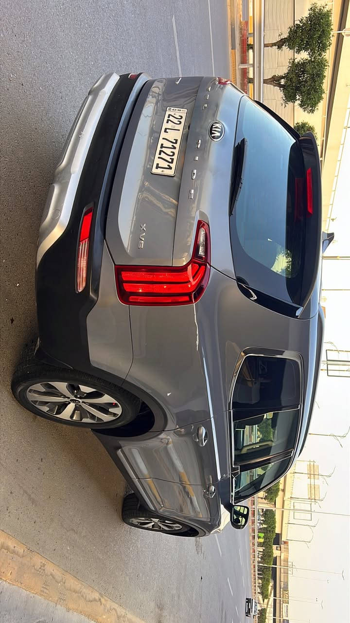 السلام عليكم ورمضان كريم يارب علينا وعليكم 

تولورايد خليجي مكفول للبيع موديل ٢٠ فول عدى فتحه محرك ٦. حجم ٣٨٠٠ 
و٧ راكب
مري شفط 
اشارير بالمري
بصمه ابواب وتشغيل 
رادار فول 
سماعات ودمام بوس
تحكم قياده الي كامل
تبريد ثلاثه قطع منفصل تحكم شاشه خلفي 
كفاله سياره من حادث والصبغ 
ومحرك وكير مكفول
ماشيه ٧٠ الف ميل او ١٢٠ الف كيلو
مابيها نقص برغي  تبريد ثلج 
السعر ٢٣٥ ماكو خليجي بهل سعر مكفول 
بيها ربع دعاميه فقط بدون داخل 
العنوان بغداد شاارع مطار المثنى 
قرب جسر ١٤ رمضان 
للاستفسار 
وتساب ***********
اتصال ***********
