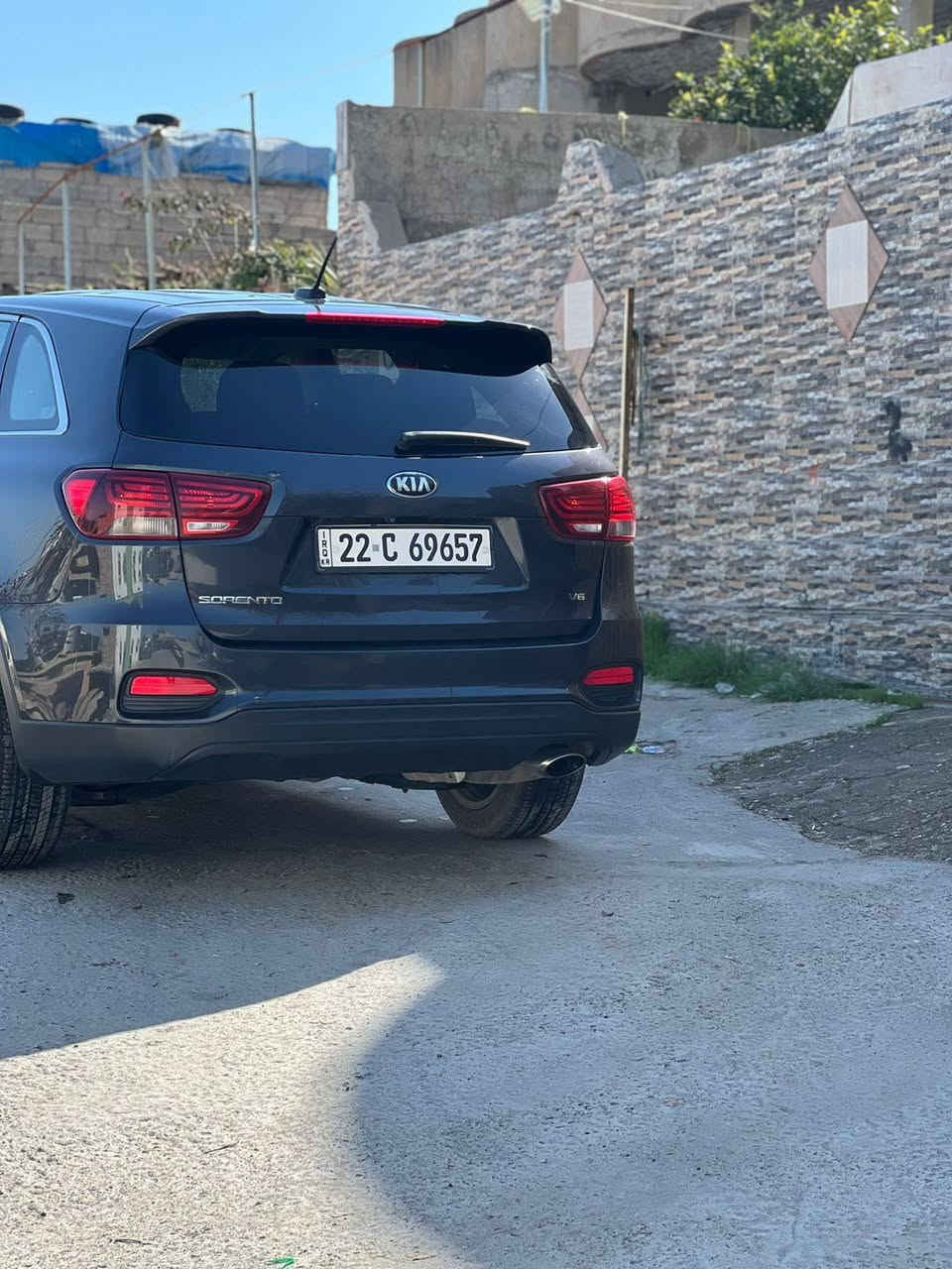 السلام عليكم للبيع او مروس سورنتو موديل ٢٠١٩ حجم المحرك ٦ بستن رقم أربيل سنويه ورقم وهزه جديد بسمي شرط التحويل ماشيه ٩٥ حقيقي ٧راكب طخم تايرت جديد تبريد شغال السياره جاهزه من كلشي ماتصرف عليها الف دينار بيه صبغ قطعتين بونيد وجاملغ بدون دوخل رقم الموبايل *********** بي وتساب

