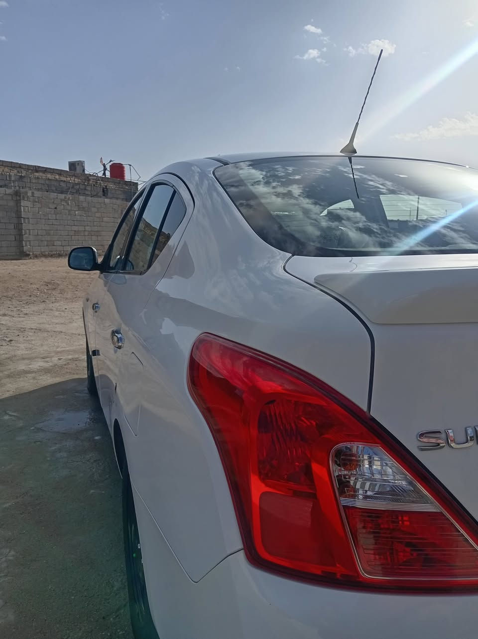سلام عليكم نيسان صني 
سياره جديده مو٢٠٢١ سنويه بعدهي منتهيه سياره بيها بس بارد بل صندوك باقي كفاله سعر 115 رقم هاتف***********
