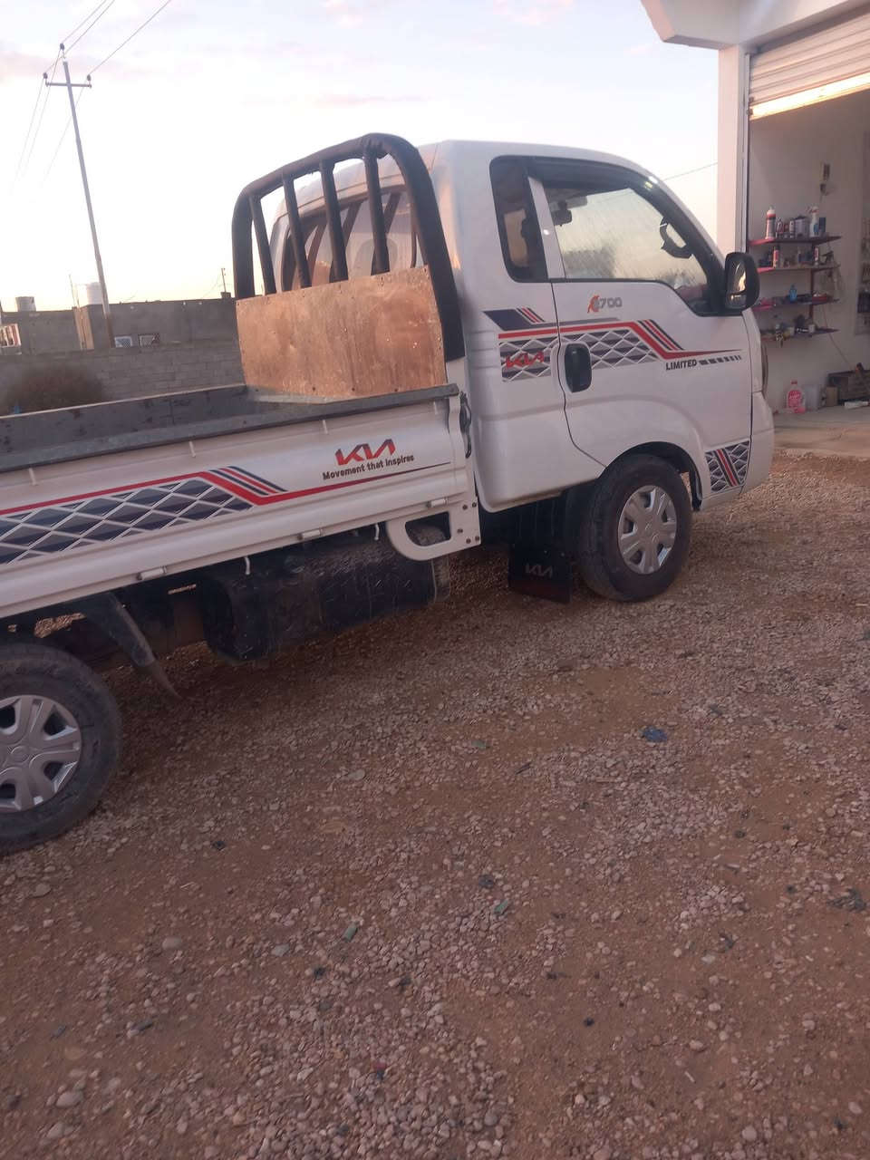 السلام عليكم اخوان سياره البيع موديل 2015 رقم الانبار تحويل مباشر سياره جاهزه مكفوله كفاله عامه عده بوري مقوي سعر 105 وبيهه مجال بسيط عنوان الانبار رمادي جزيره الخالديه ***********
