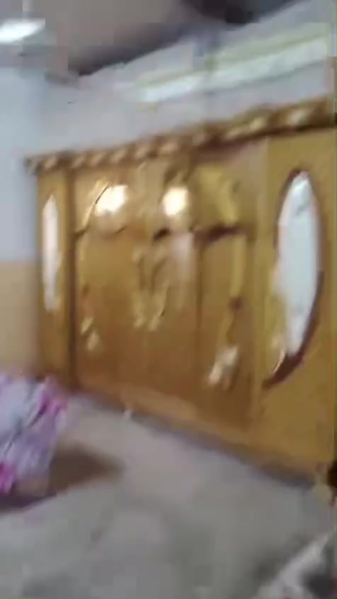 سلام عليكم بيت للبيع زراعي  المساحة ١٨٠ متر خلف الجنسية  كافة الخدمات موجودة السعر ٣٣  وبيه مجال الاستفسار ع هاذا الرقم ***********

