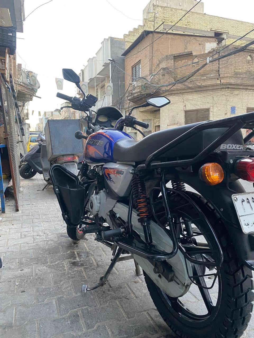 سلام عليكم بوكسر للبيع مرقمه لوحات رقم مميز  كامله تحويل ثاني يوم مكاني الاعضميه السعر 2300 بيها مجال بسيط حك الجيه رقمي ***********
